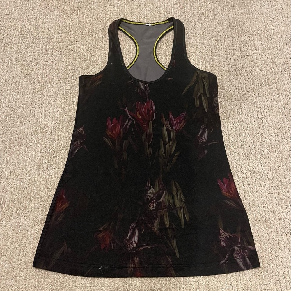 NWOT lululemon reversible tank top- size 6